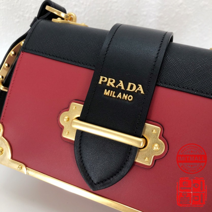 prada_xxxxx_big_00005.jpg