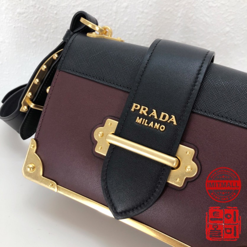 prada_xxxxx_big_00005.jpg