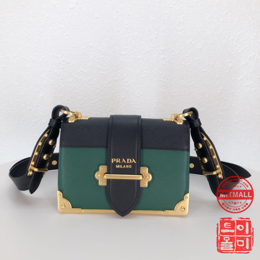 prada_xxxxx_big_00001.jpg