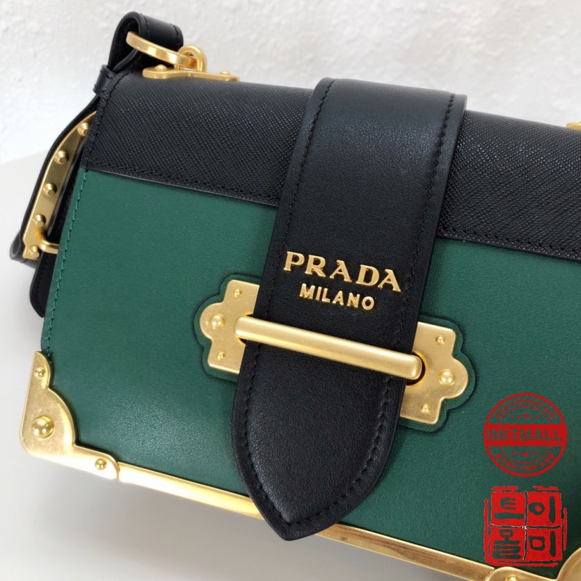 prada_xxxxx_big_00005.jpg