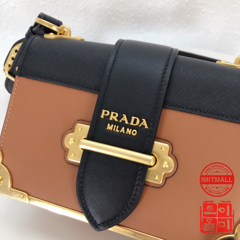 prada_xxxxx_big_00005.jpg
