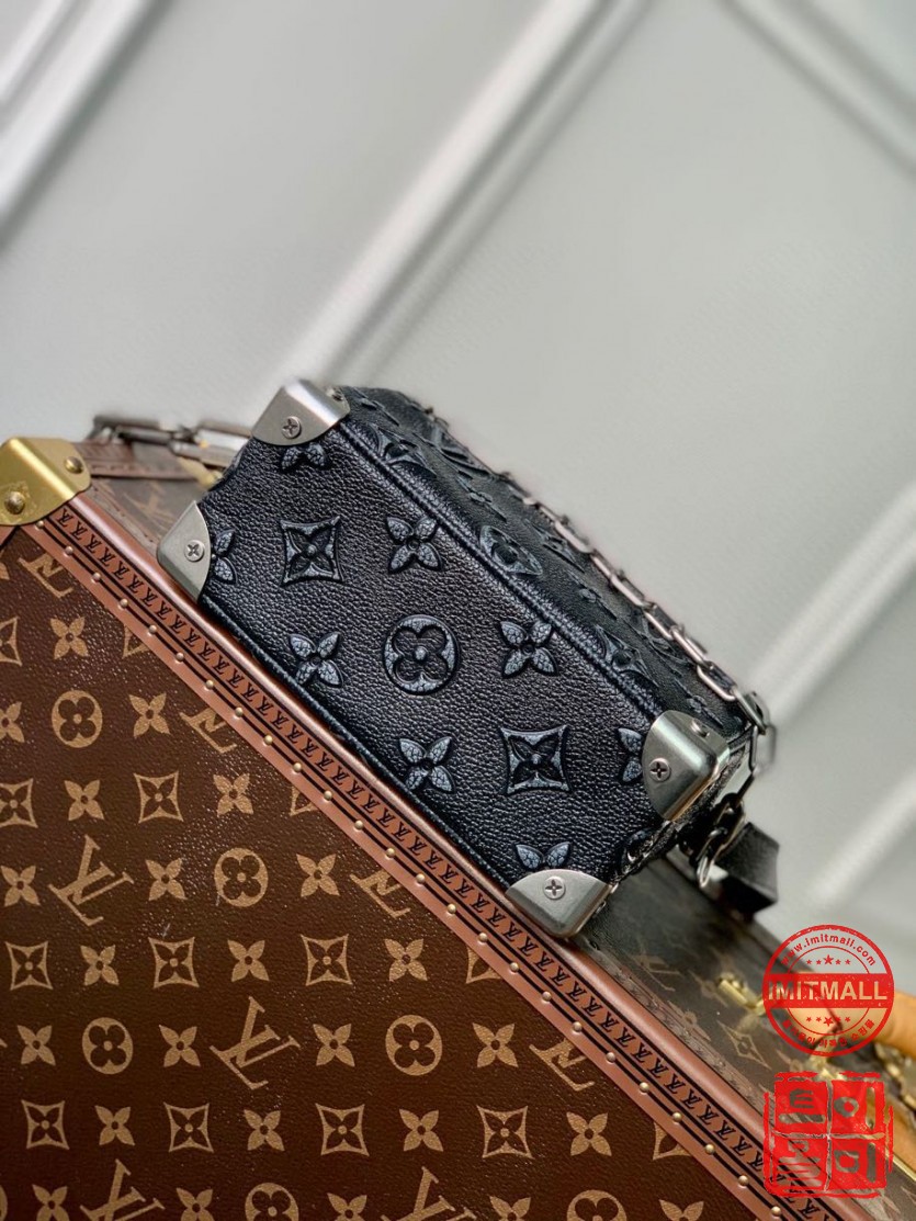 louis_vuitton_xxxxx_big_00003.jpg
