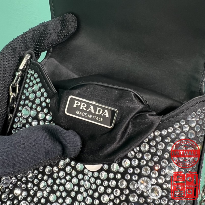 prada_xxxxx_big_00009.jpg