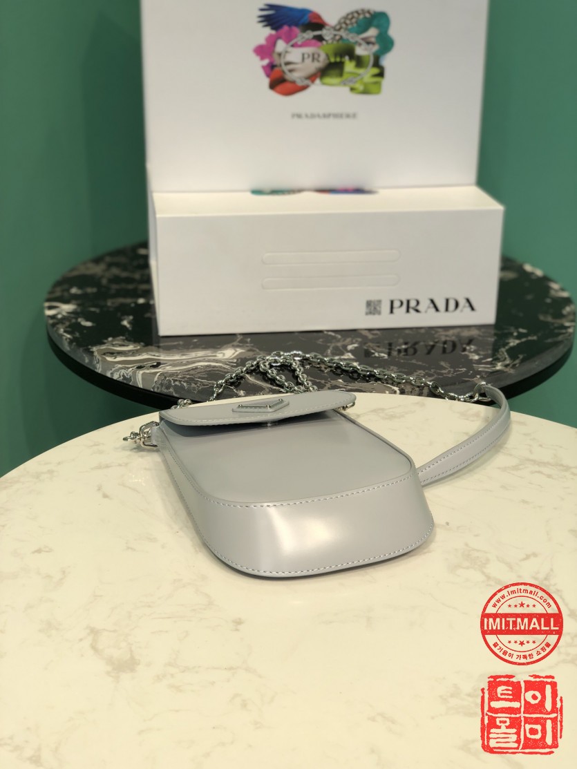 prada_xxxxx_big_00004.jpg