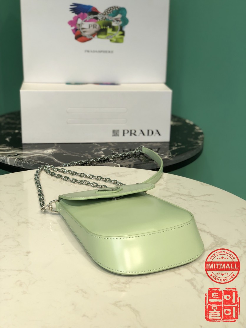 prada_xxxxx_big_00004.jpg