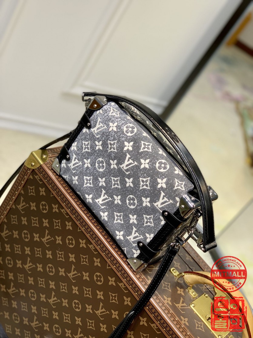 louis_vuitton_xxxxx_big_00002.jpg