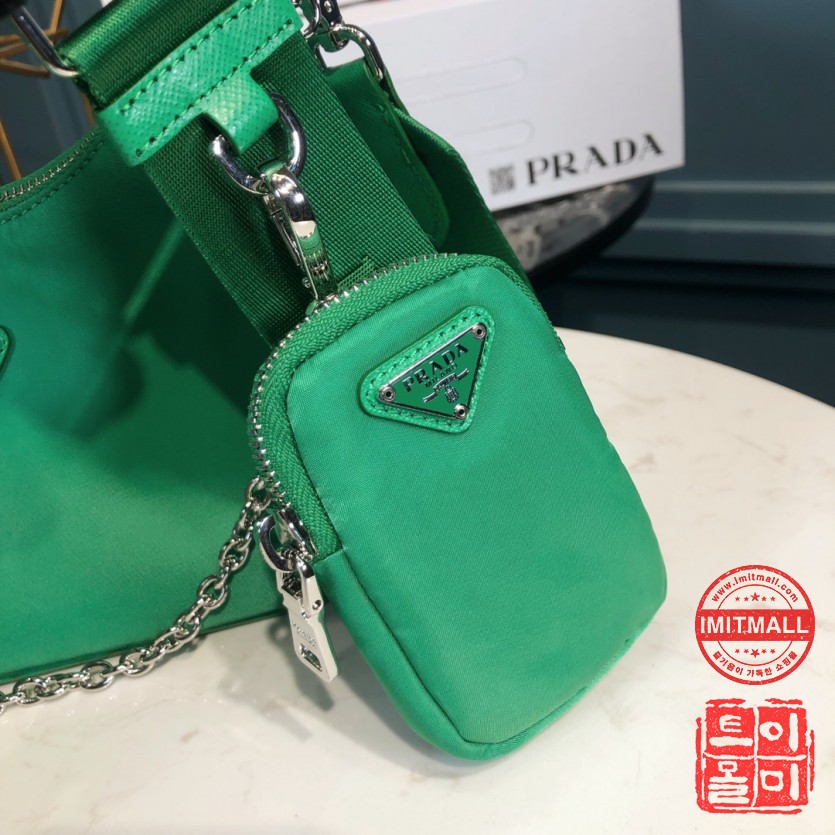 prada_xxxxx_big_00008.jpg