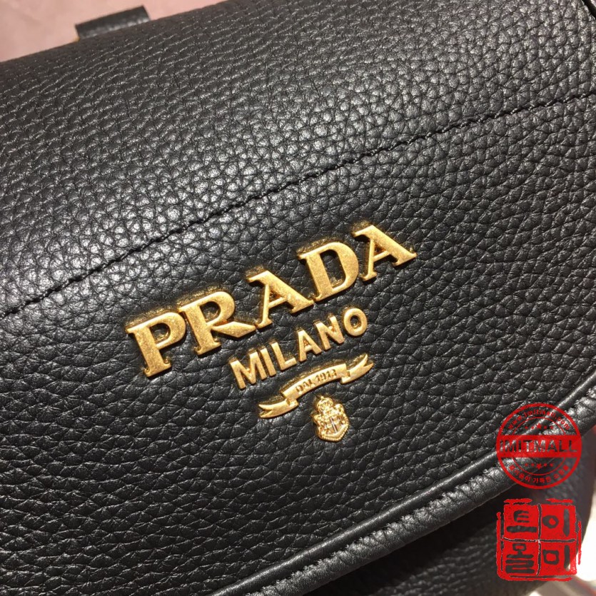 prada_xxxxx_big_00005.jpg