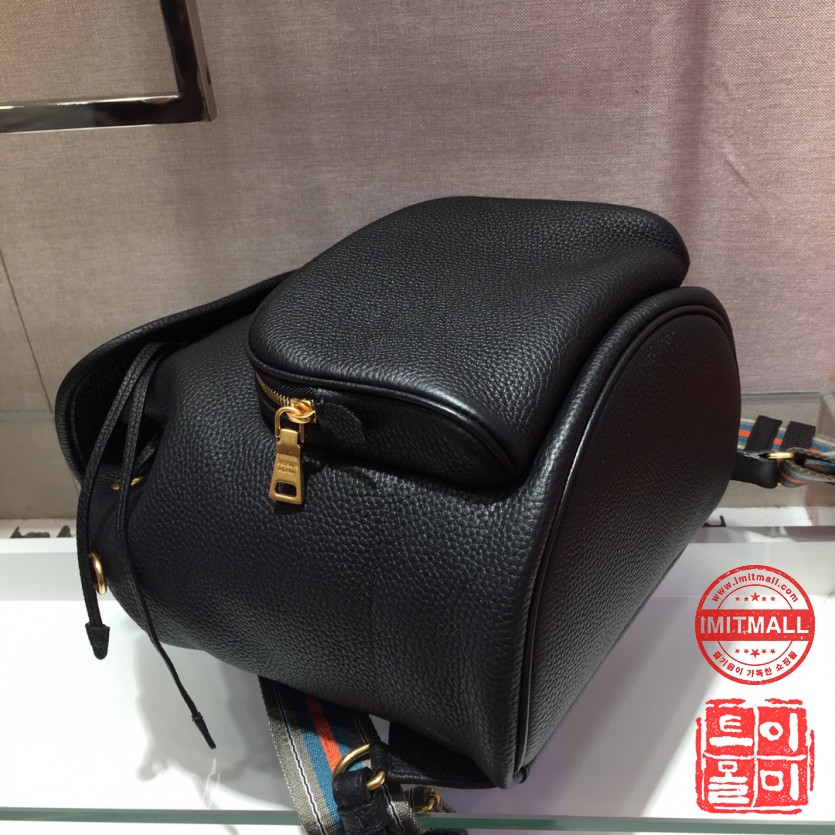 prada_xxxxx_big_00007.jpg