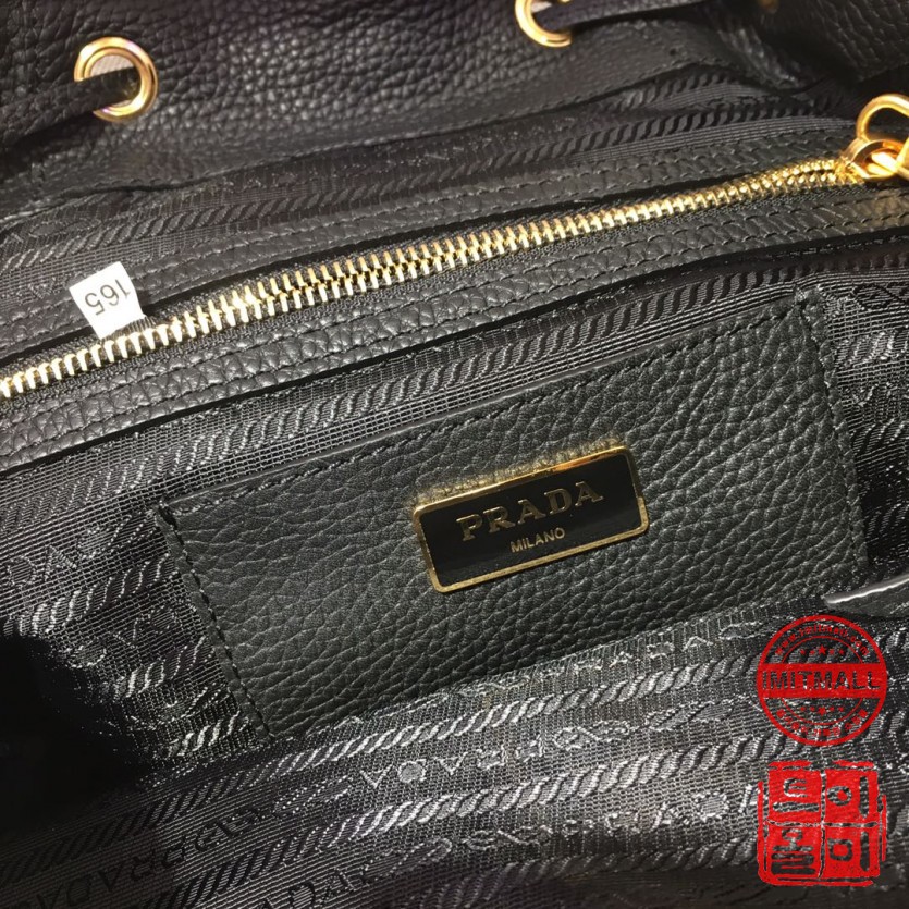 prada_xxxxx_big_00009.jpg