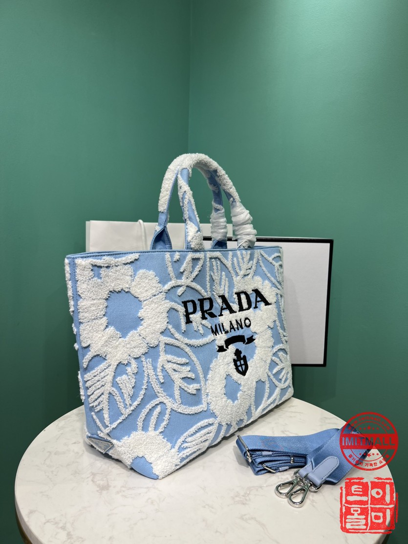 prada_xxxxx_big_00002.jpg