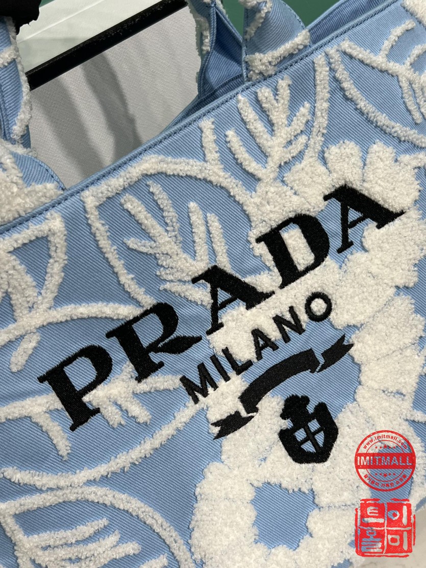 prada_xxxxx_big_00005.jpg