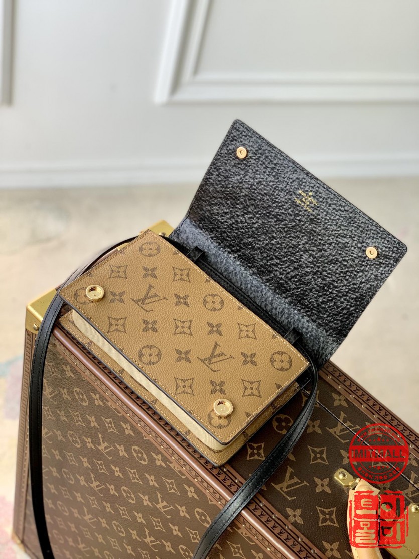 louis_vuitton_xxxxx_big_00005.jpg