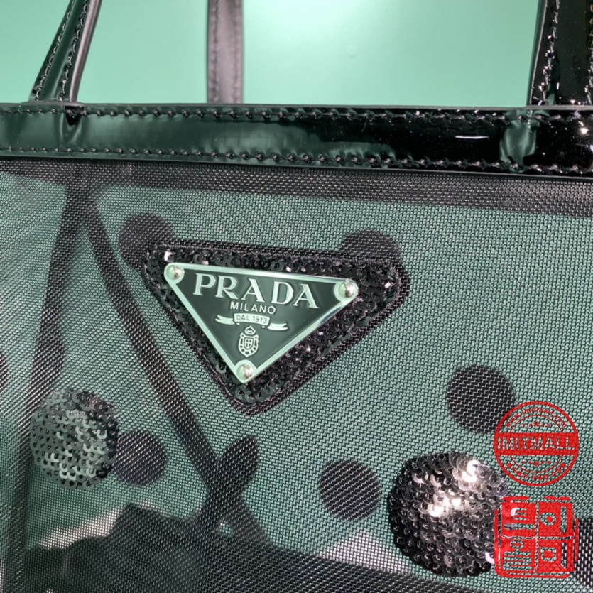 prada_xxxxx_big_00005.jpg