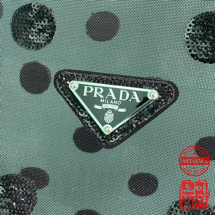 prada_xxxxx_big_00007.jpg