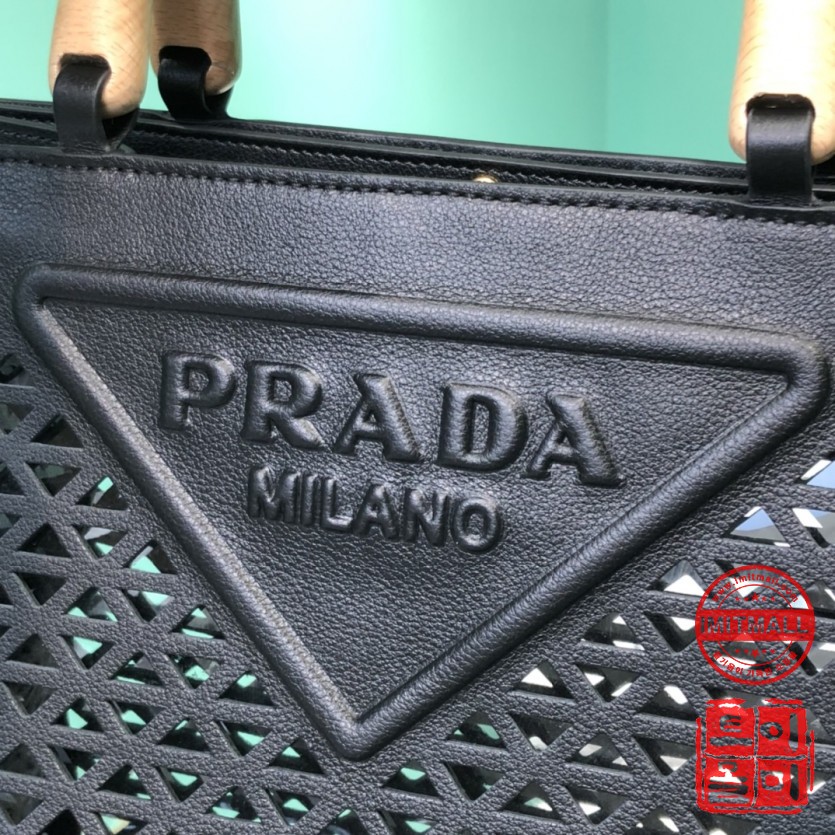 prada_xxxxx_big_00007.jpg