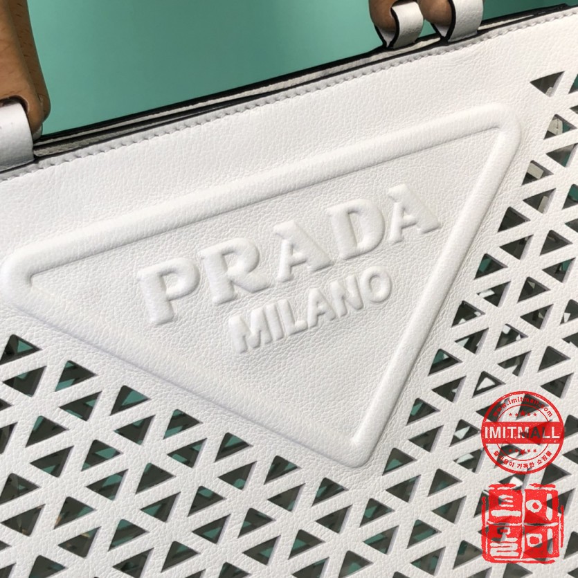 prada_xxxxx_big_00007.jpg