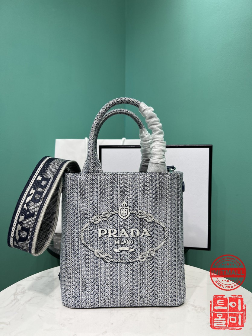 prada_xxxxx_big_00001.jpg