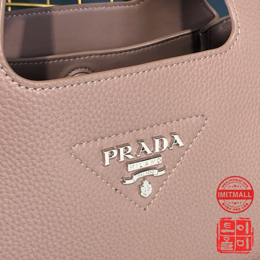 prada_xxxxx_big_00005.jpg