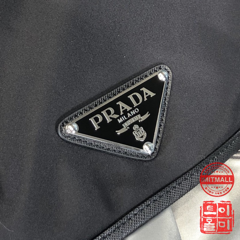 prada_xxxxx_big_00004.jpg