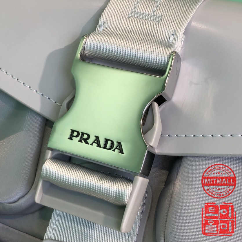 prada_xxxxx_big_00005.jpg
