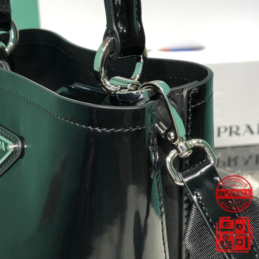 prada_xxxxx_big_00006.jpg