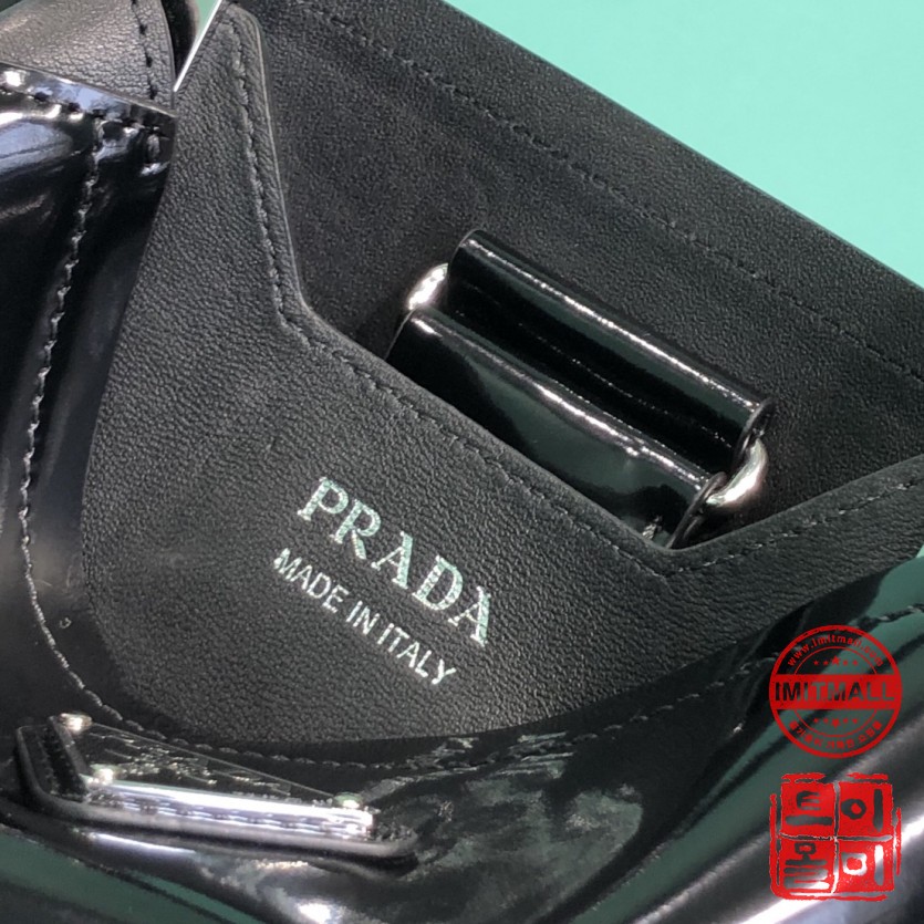 prada_xxxxx_big_00008.jpg