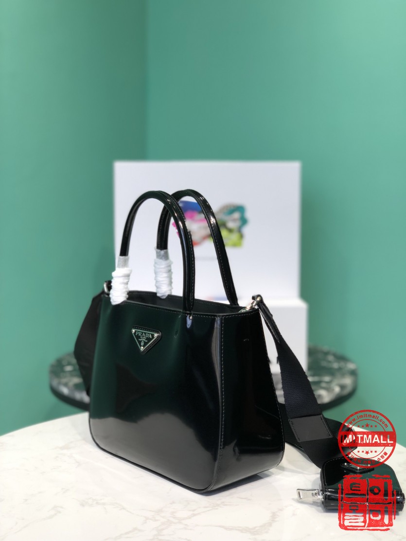 prada_xxxxx_big_00002.jpg