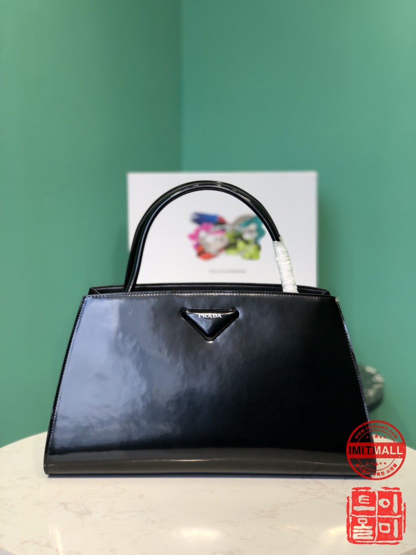 prada_xxxxx_big_00001.jpg