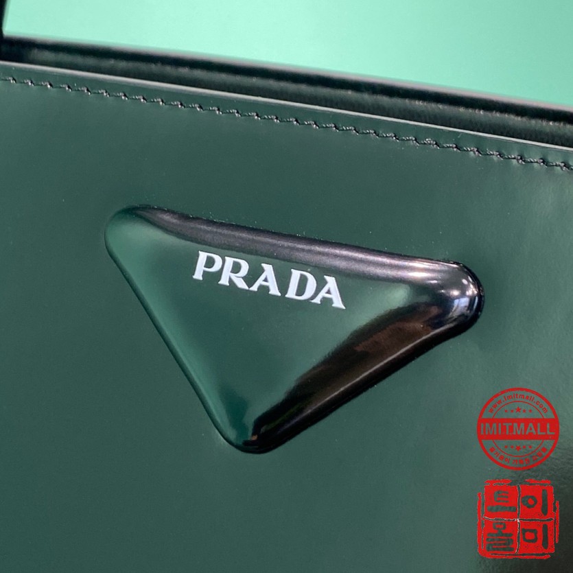 prada_xxxxx_big_00005.jpg