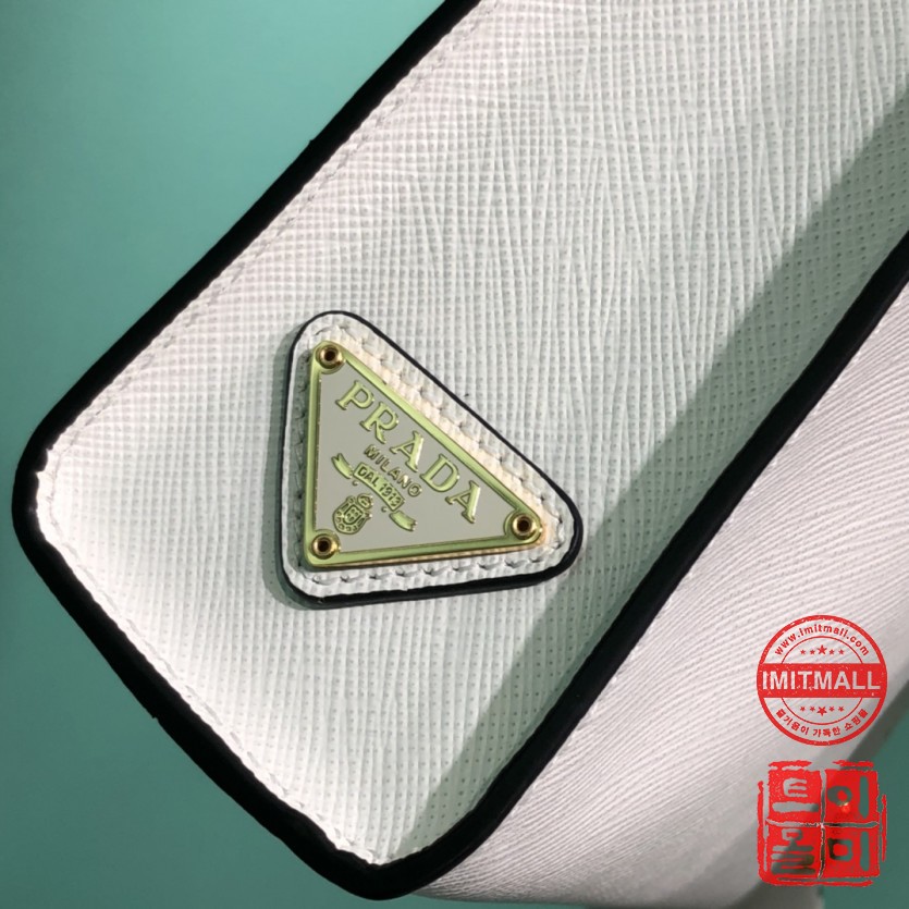 prada_xxxxx_big_00006.jpg
