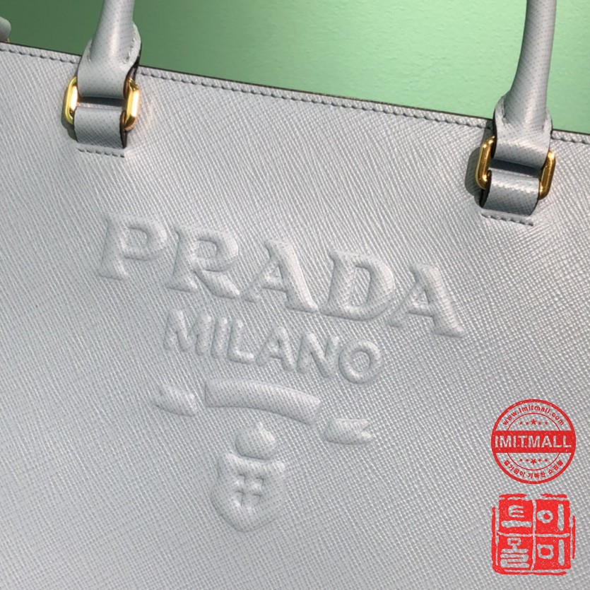 prada_xxxxx_big_00005.jpg