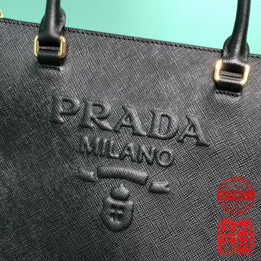 prada_xxxxx_big_00004.jpg