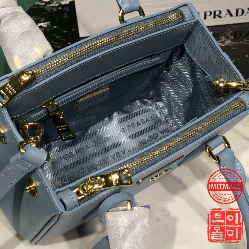 prada_xxxxx_big_00008.jpg