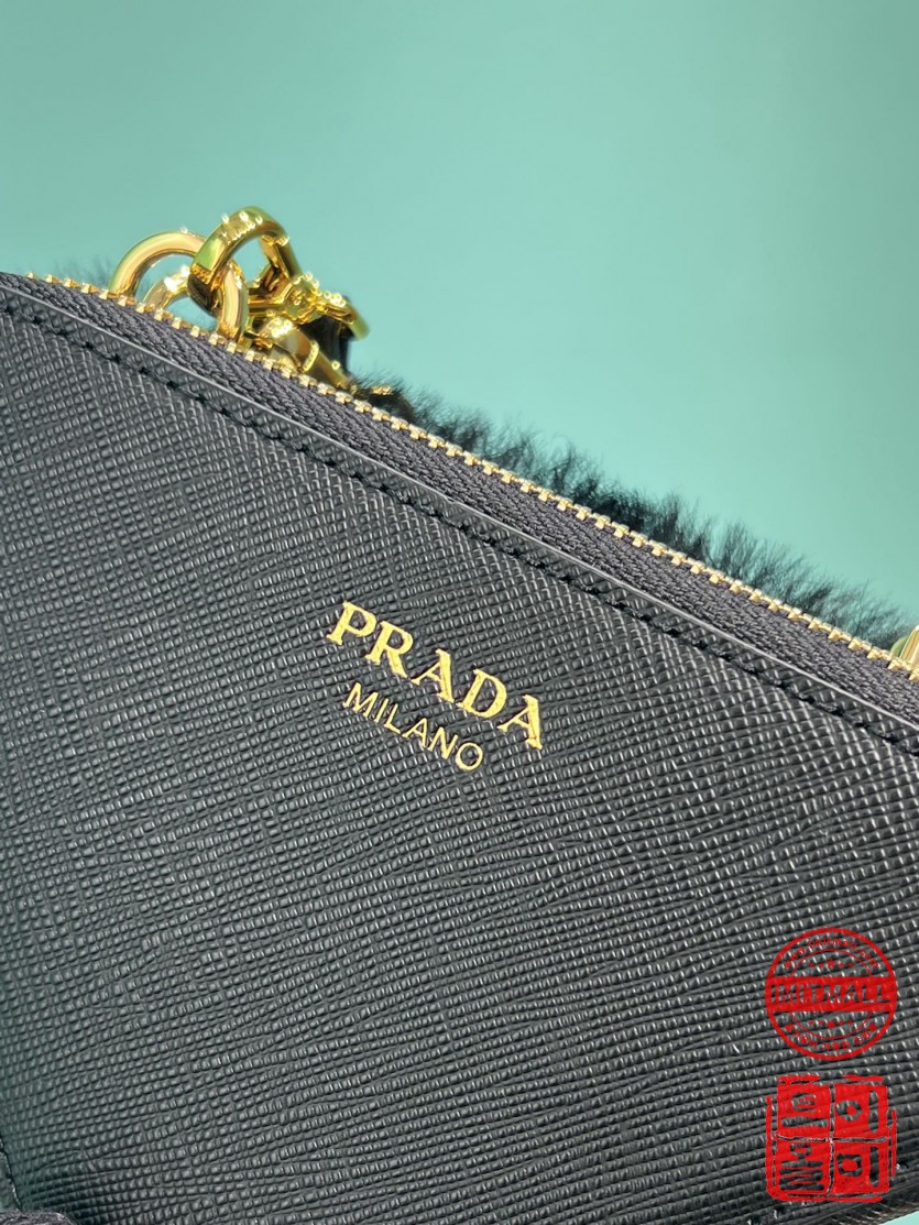 prada_xxxxx_big_00010.jpg