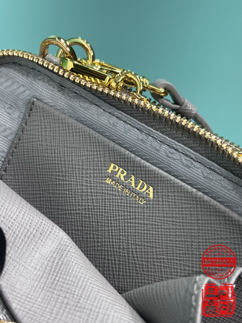 prada_xxxxx_big_00012.jpg