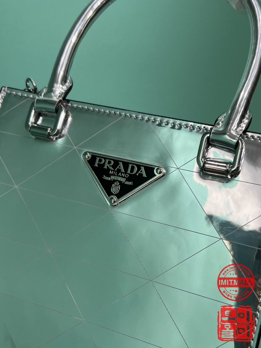 prada_xxxxx_big_00006.jpg