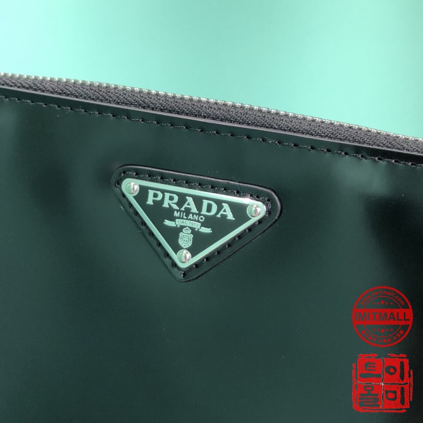 prada_xxxxx_big_00005.jpg