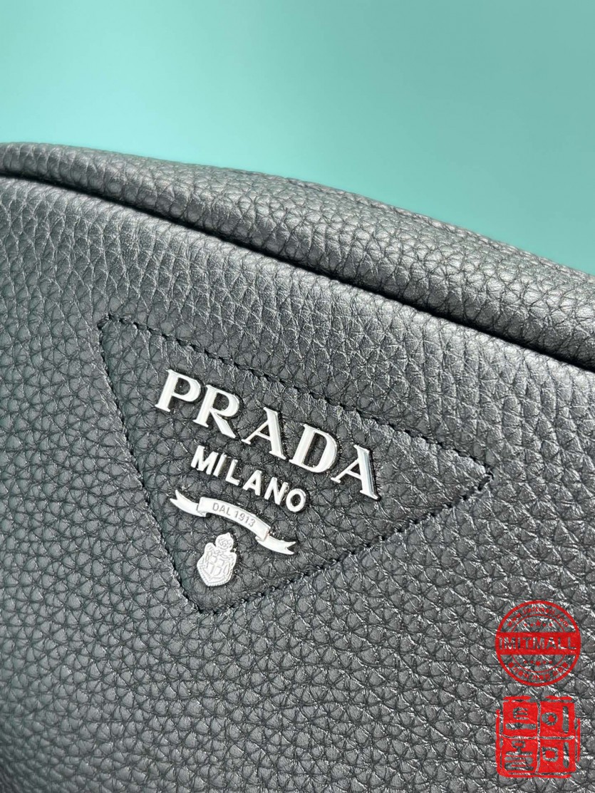 prada_xxxxx_big_00005.jpg