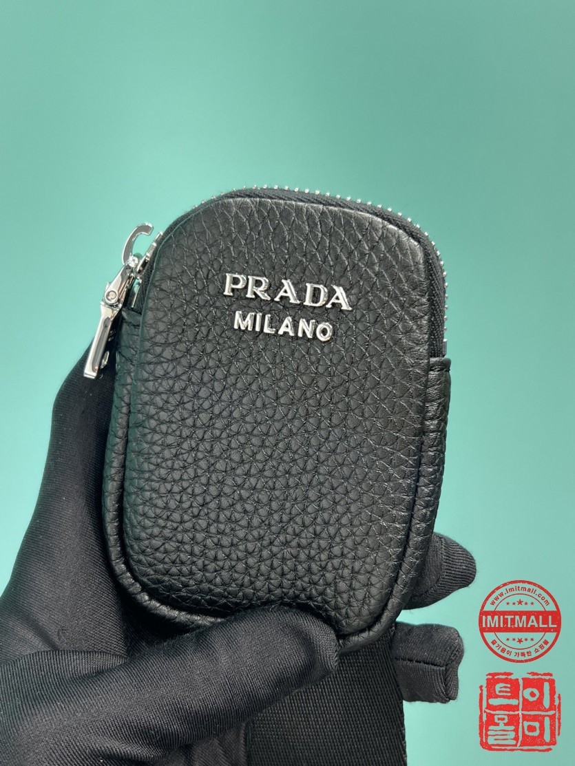 prada_xxxxx_big_00006.jpg