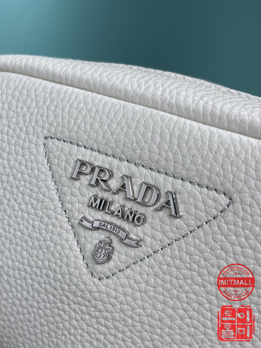 prada_xxxxx_big_00005.jpg