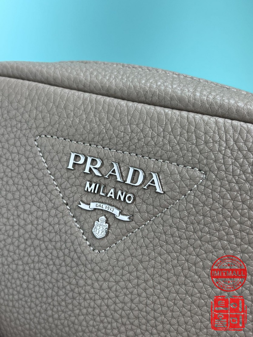 prada_xxxxx_big_00005.jpg