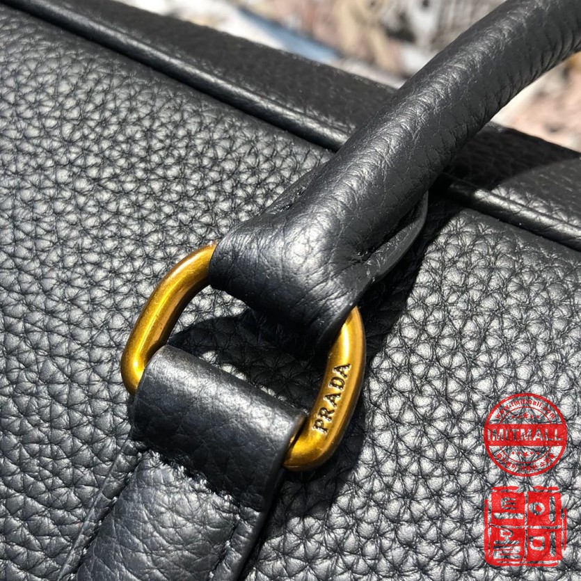 prada_xxxxx_big_00005.jpg