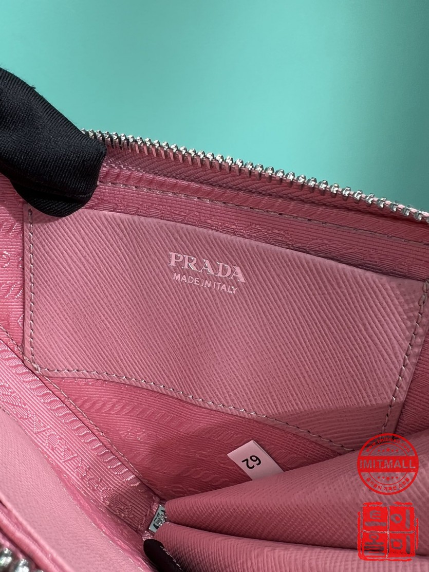 prada_xxxxx_big_00011.jpg