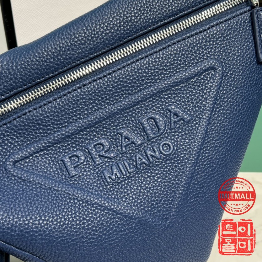 prada_xxxxx_big_00004.jpg