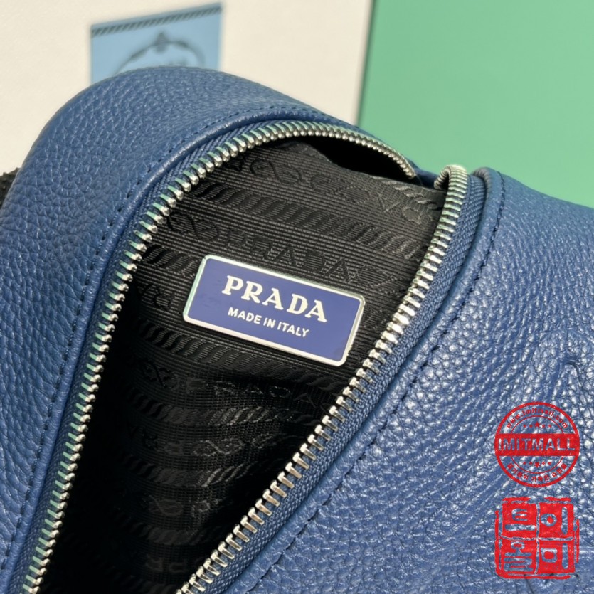 prada_xxxxx_big_00011.jpg