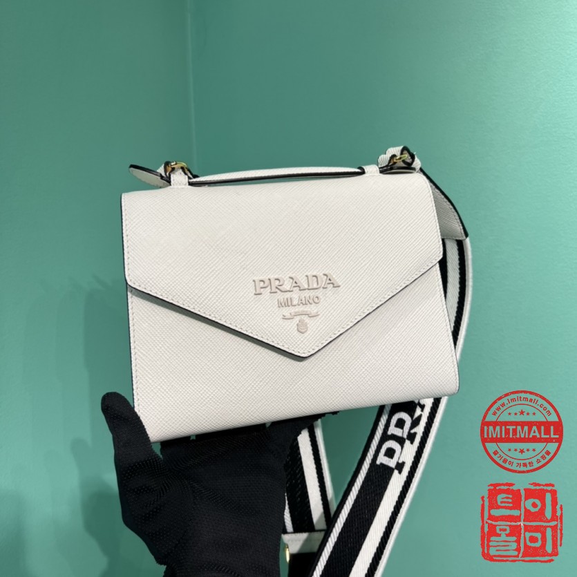 prada_xxxxx_big_00010.jpg