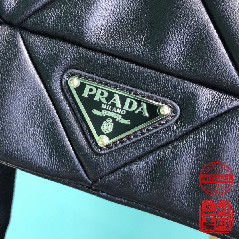 prada_xxxxx_big_00006.jpg