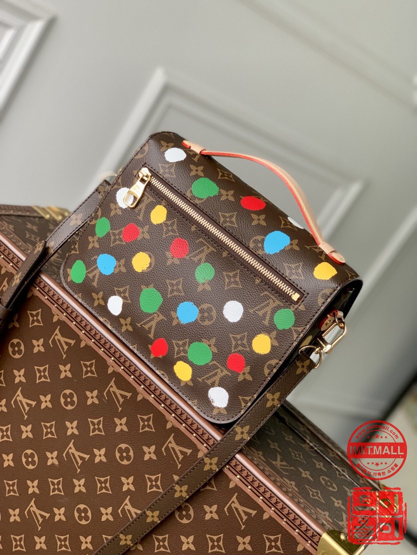 louis_vuitton_xxxxx_big_00003.jpg