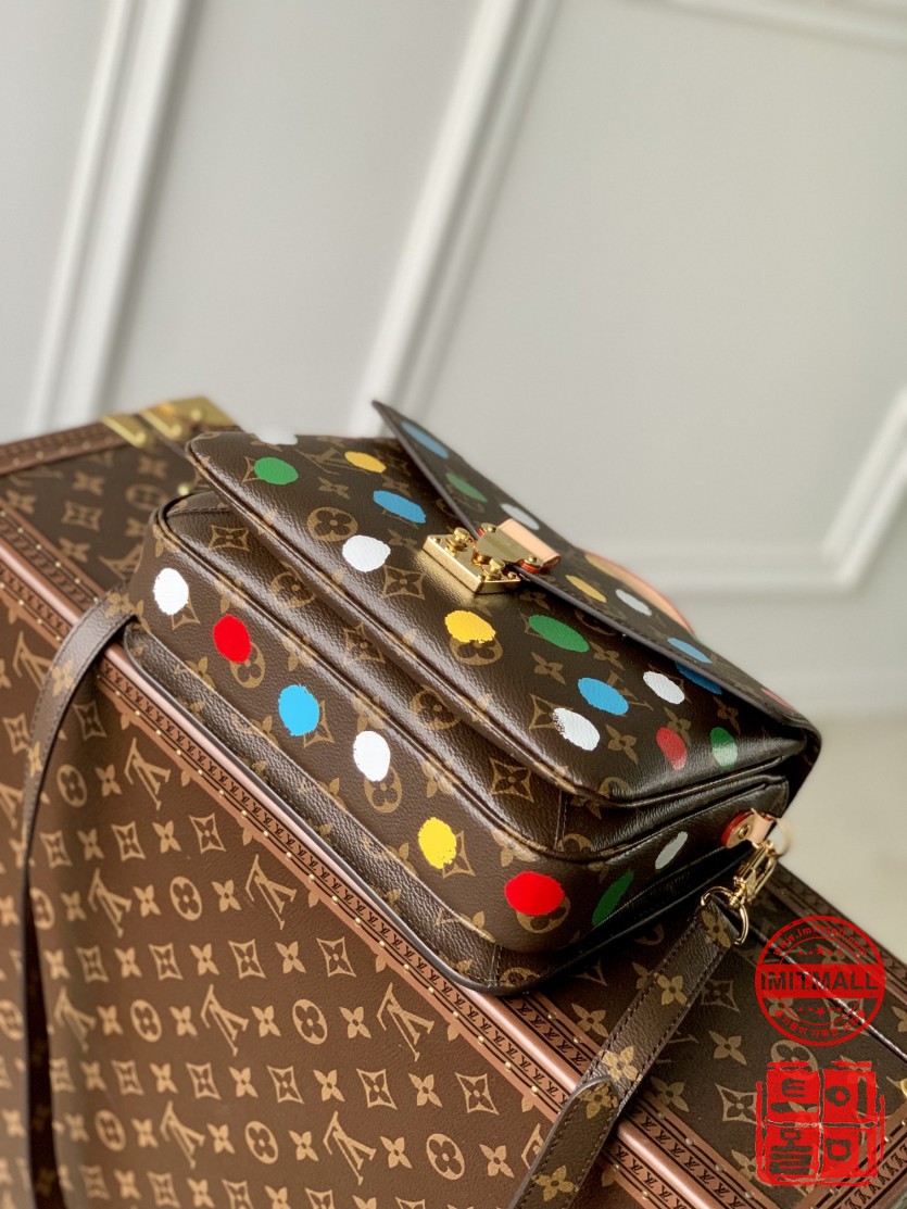 louis_vuitton_xxxxx_big_00004.jpg